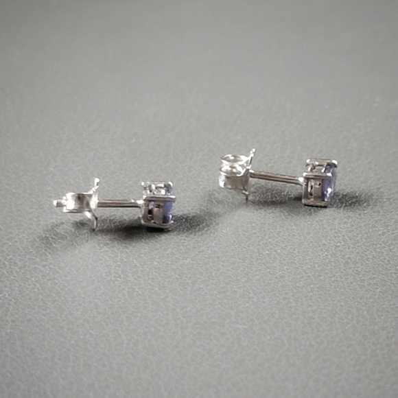 Sterling Silver Stud earrings - Picture 4 of 6